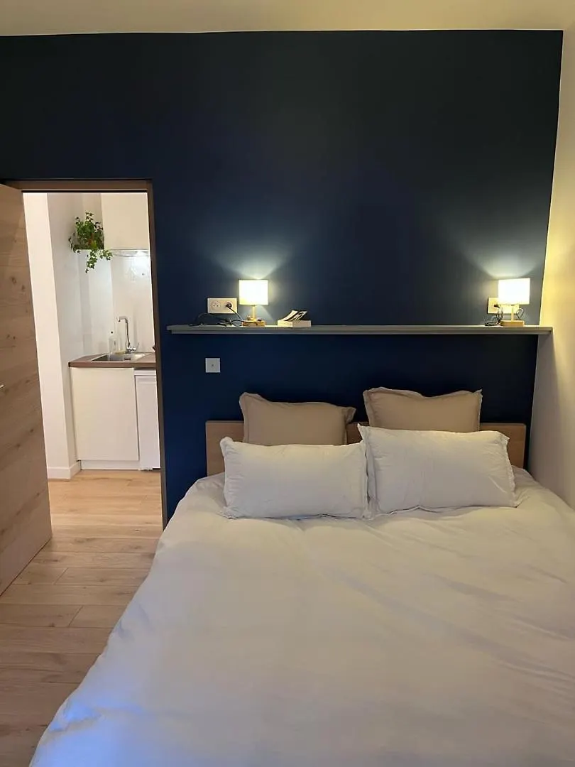 Parisian Charm, Modern & Quiet Studio