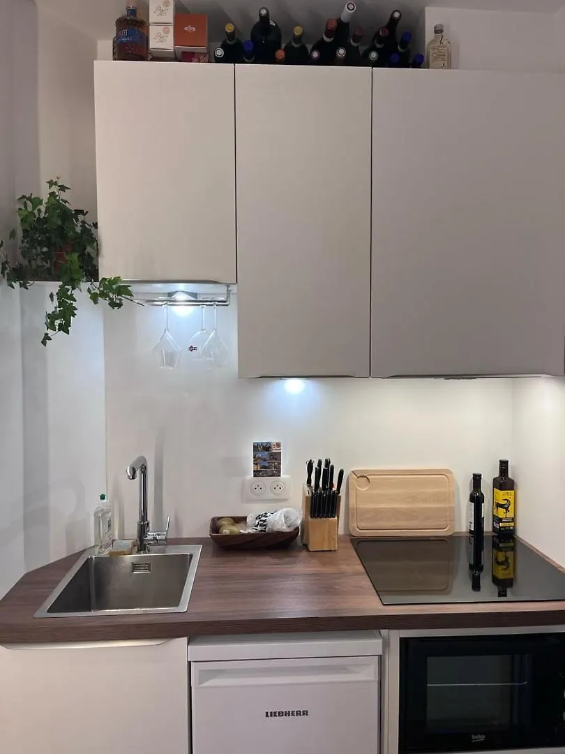Daire Parisian Charm, Modern & Quiet Studio