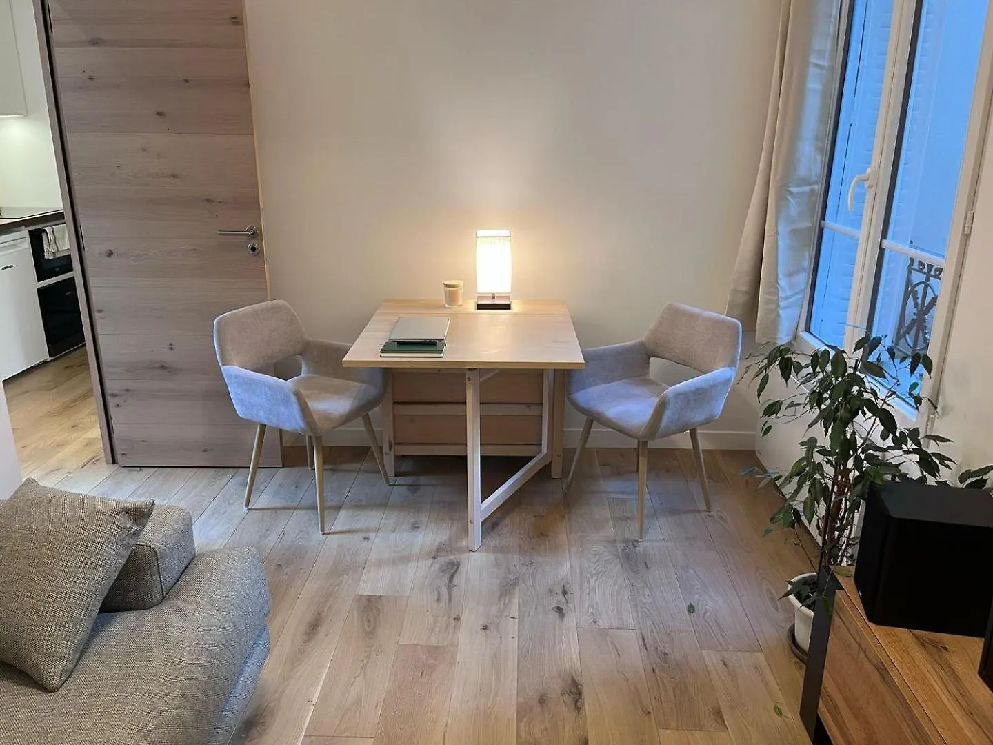 Parisian Charm, Modern & Quiet Studio